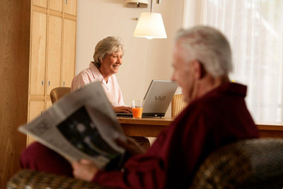 Mit Kabel Deutschland surfen auch Senioren günstig und schnell im Internet