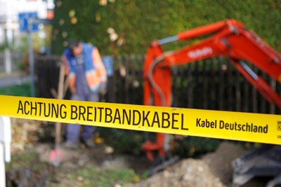 Kabel Deutschland Breitband Netzausbau mit Baggerarbeiten