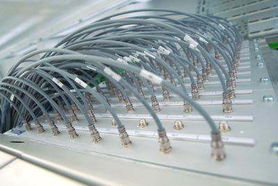 Kabel Deutschland Glasfaser Leitungen mit Verteiler für Kabel Internet